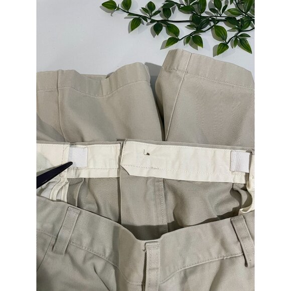 LL Bean Shorts Mens 37 Beige Chino Comfort Waist Pleated Front Zip Fly Outdoor - Picture 6 of 12